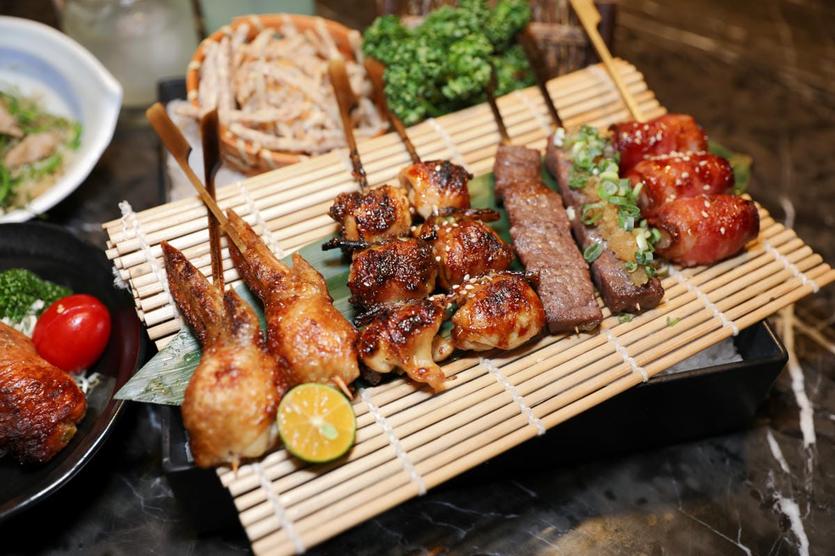 台北食記｜台北松山區美食居酒屋推薦！一号基地（慶城店）清酒、生啤無限暢飲，南京復興站慶城美食推薦！