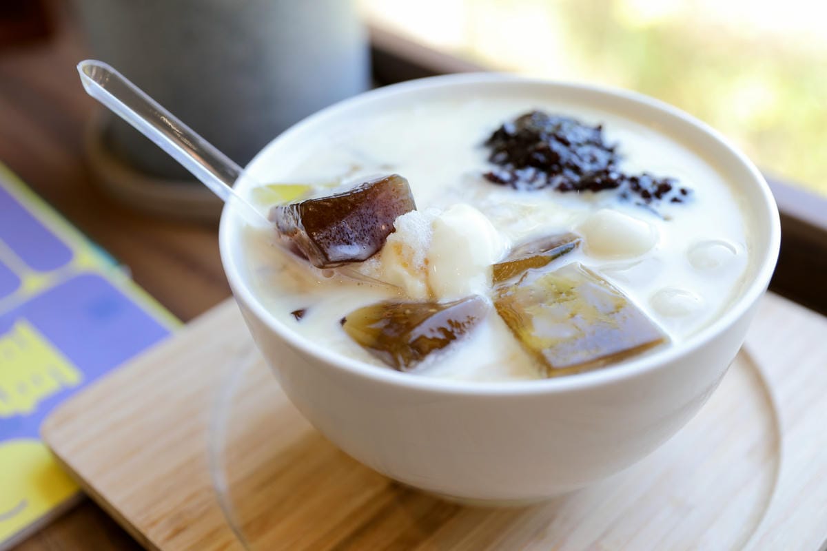 桃園食記｜澎湃豆花（林口店）桃園龜山好吃豆花推薦！可以免費續加一次豆花喔～