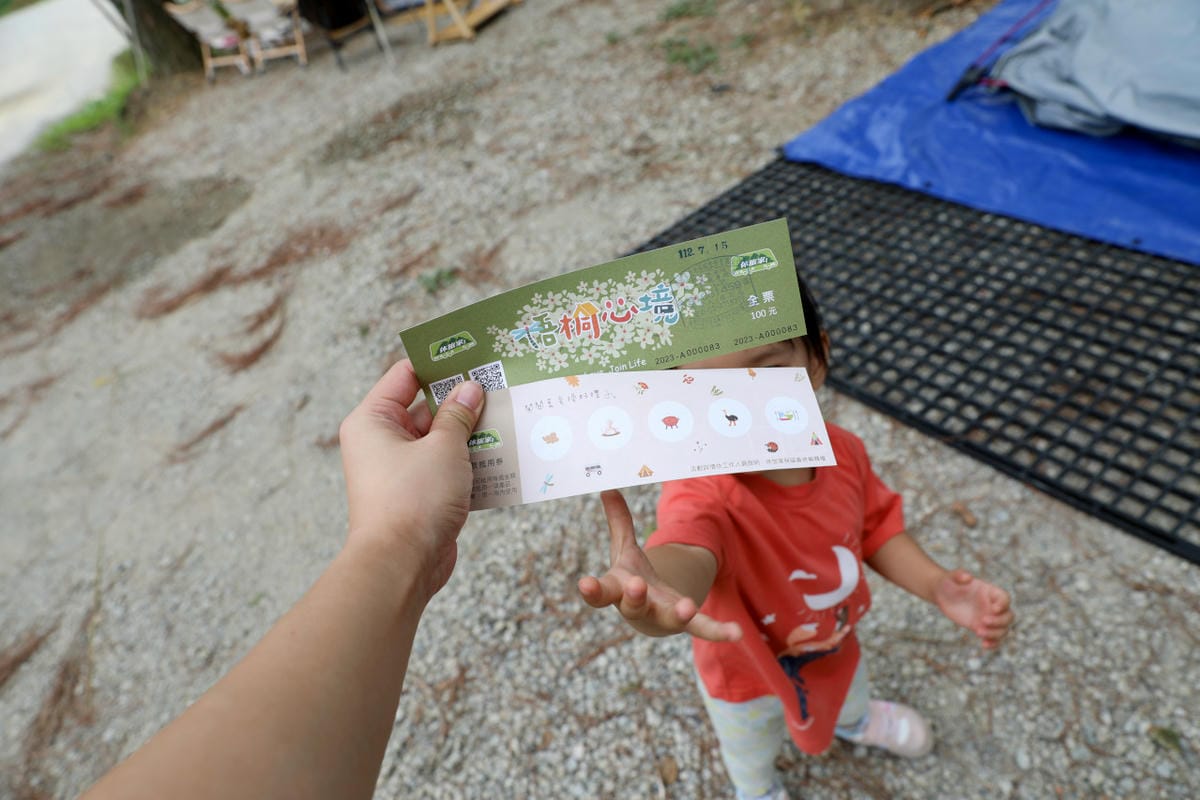 桃園露營｜龍潭露營區 休旅家梧桐心境露營區 松林下露營，桃園豪華露營車！豐富自然生態 桃園親子露營推薦！