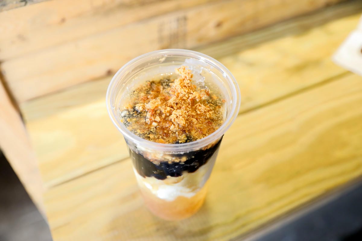 台北食記｜淡水老街美食推薦！三川豆花（河畔店）來一杯用喝的豆花，散步甜點推薦！