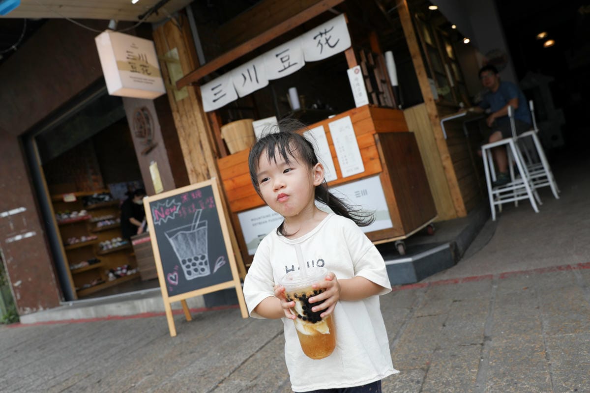 台北食記｜淡水老街美食推薦！三川豆花（河畔店）來一杯用喝的豆花，散步甜點推薦！