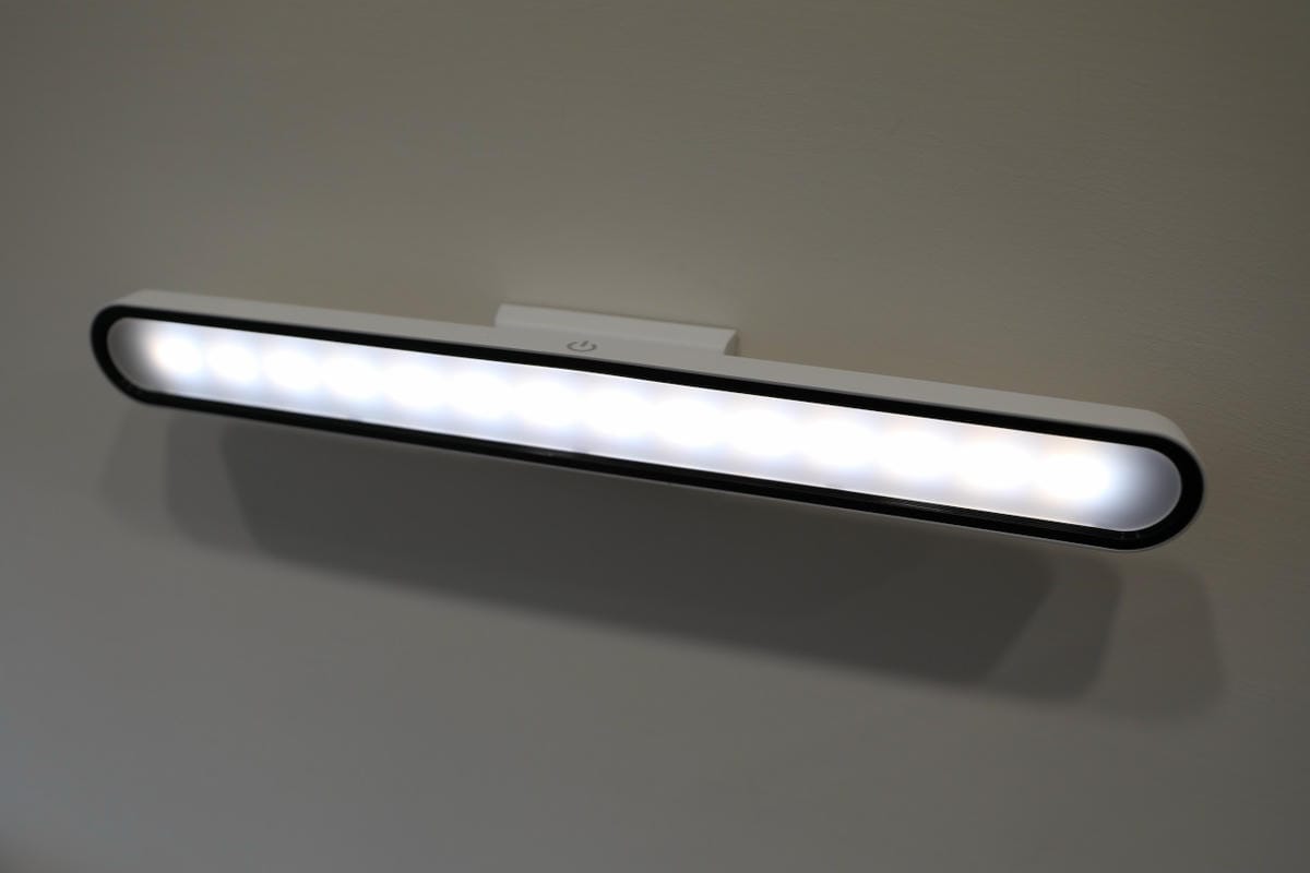 家電開箱｜親子共讀好幫手！FUNY 便攜 LED 護眼檯燈 無線超方便，各種空間皆能使用，無支架檯燈推薦！