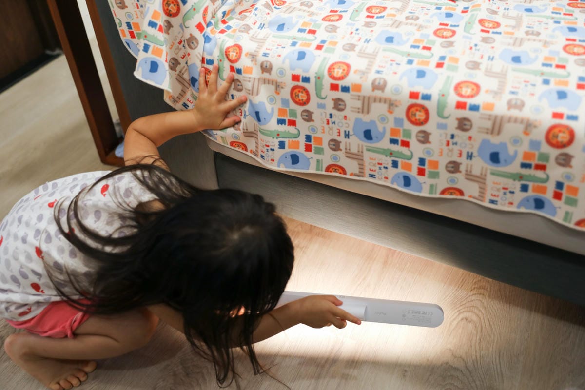 家電開箱｜親子共讀好幫手！FUNY 便攜 LED 護眼檯燈 無線超方便，各種空間皆能使用，無支架檯燈推薦！