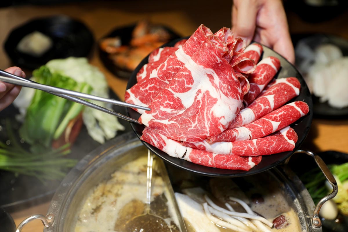 台北食記｜2023父親節聚餐首選！蒙古紅麻辣火鍋 蘆洲麻辣火鍋吃到飽推薦！（寵物友善餐廳）
