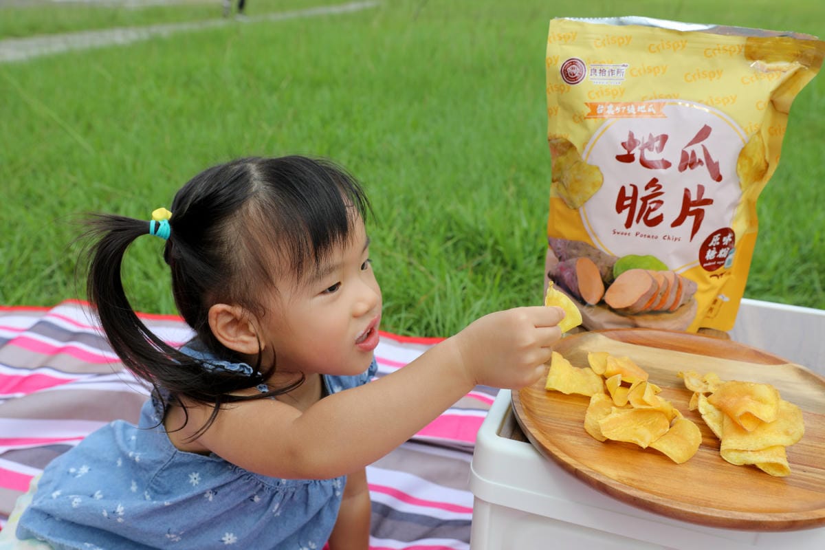 零食｜露營、野餐零食推薦！大眼蝦X飛燕煉乳聯名限定-草莓煉乳、大眼蝦-鳳梨益生菌卡力 良拾作所-原味糖粉、酸甜梅粉地瓜脆片