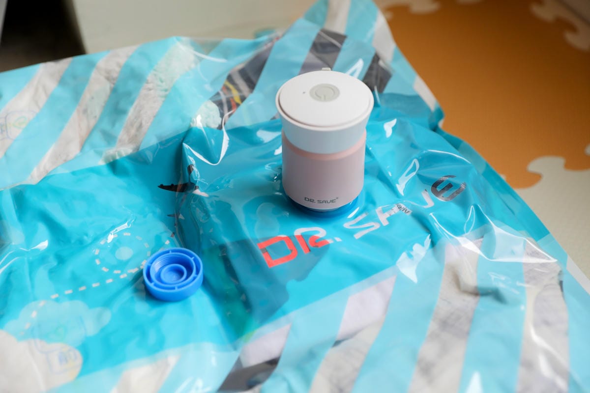 露營用品|摩肯 DR. SAVE 3in1極度快速迷你充抽氣機 打氣、抽氣、緊急電源一機三用,快速秒充,露營旅行必備推薦! - 第27張圖 露營用品|摩肯 DR. SAVE 3in1極度快速迷你充抽氣機 打氣、抽氣、緊急電源一機三用,快速秒充,露營旅行必備推薦!