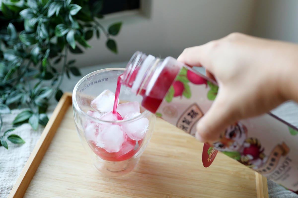 飲品｜虎騰印 甜菜根蔬果酵素發酵液 小資族的月事好夥伴，50 顆櫻桃的鐵質一瓶就滿足！