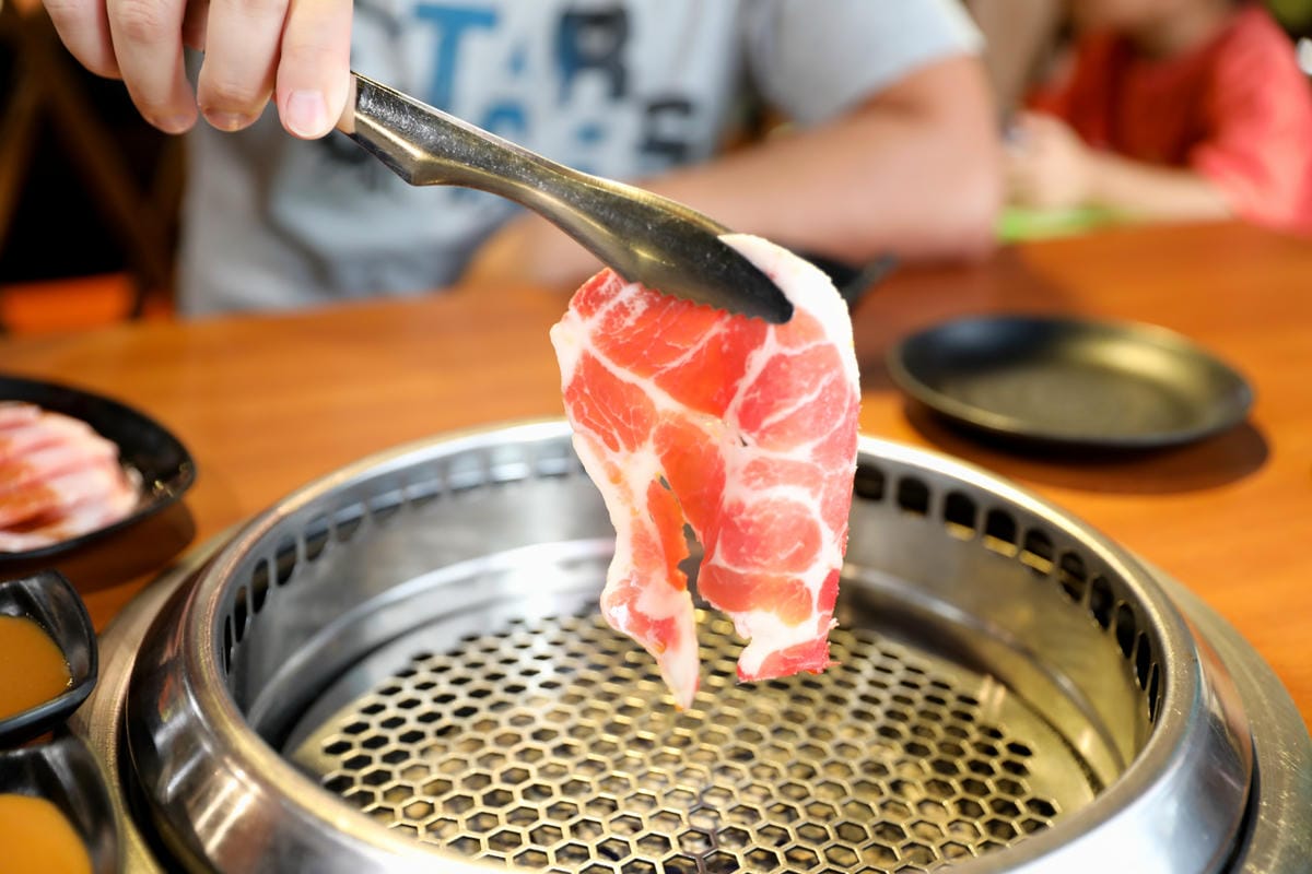 台北食記|台北燒肉吃到飽推薦!西門町美食 我!就厲害(西門店)平價高品質燒肉,還有台啤喝到飽! - 第12張圖 台北食記|台北燒肉吃到飽推薦!西門町美食 我!就厲害(西門店)平價高品質燒肉,還有台啤喝到飽!