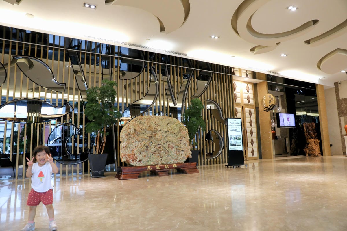 嘉義住宿｜尊皇大飯店 露天泳池高CP值飯店，嘉義親子旅遊住宿推薦！