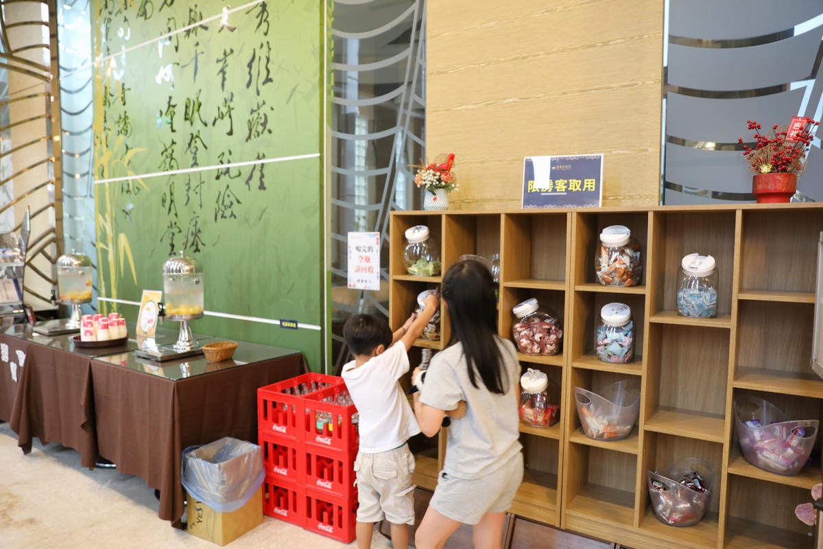嘉義住宿｜尊皇大飯店 露天泳池高CP值飯店，嘉義親子旅遊住宿推薦！