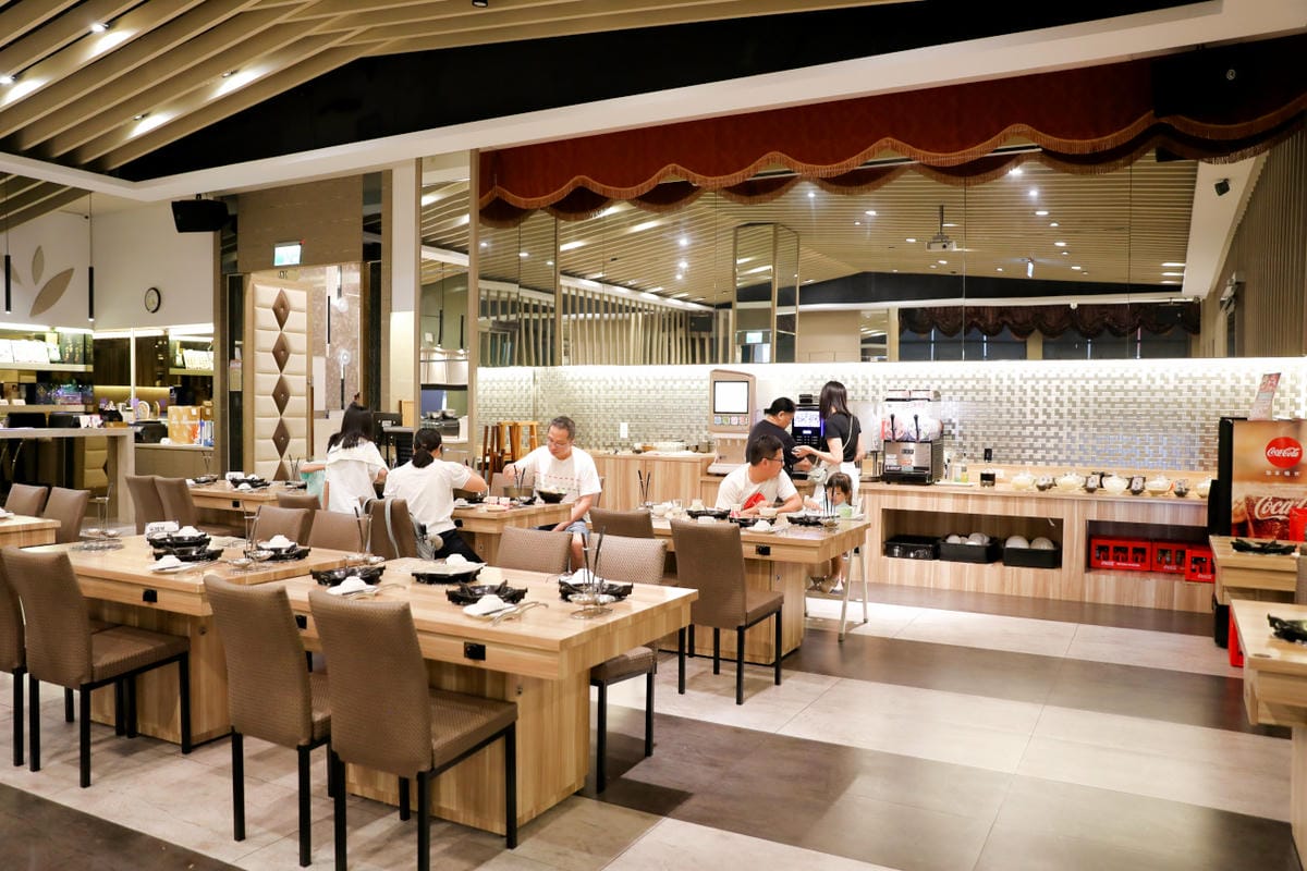 嘉義住宿｜尊皇大飯店 露天泳池高CP值飯店，嘉義親子旅遊住宿推薦！