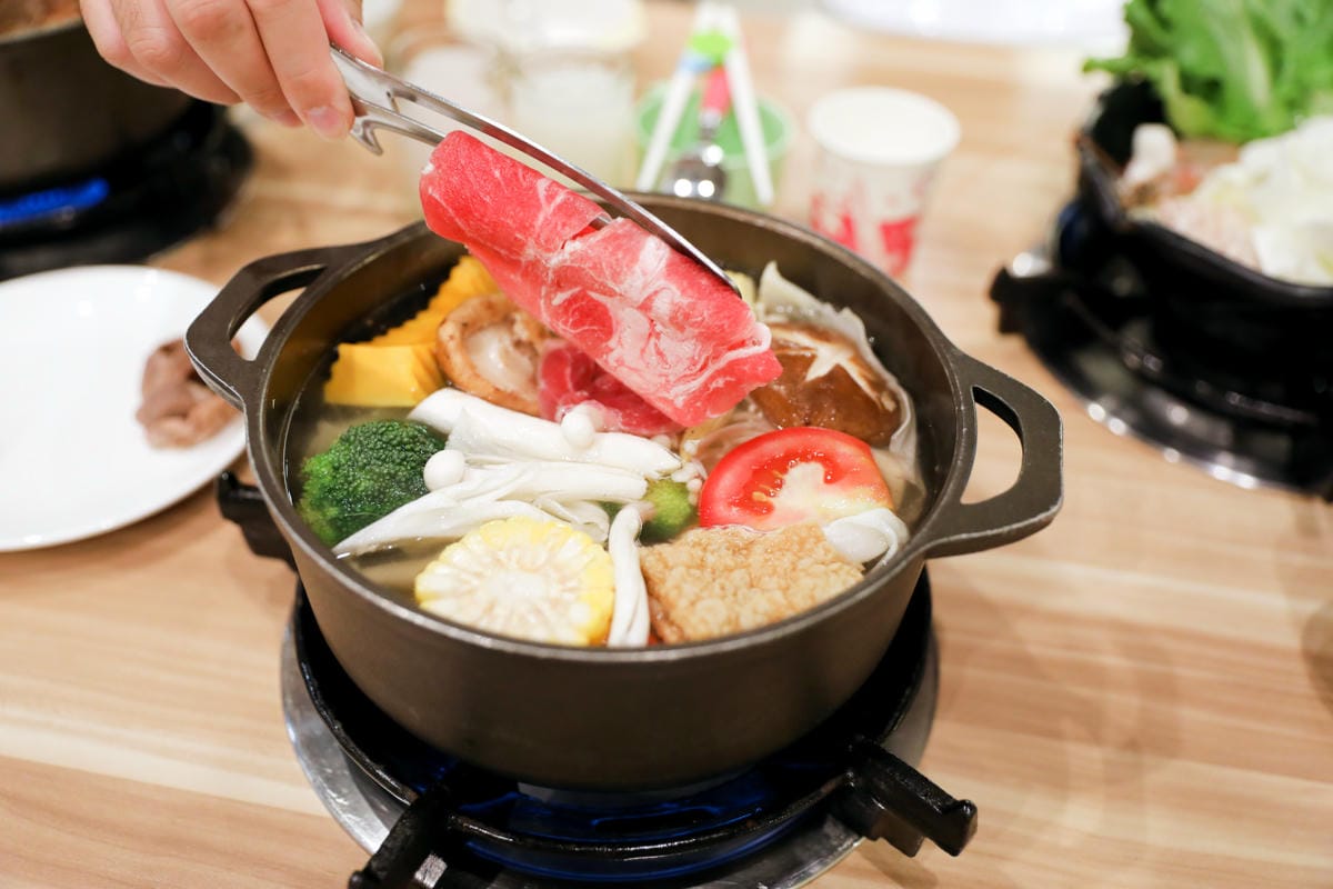 嘉義住宿｜尊皇大飯店 露天泳池高CP值飯店，嘉義親子旅遊住宿推薦！