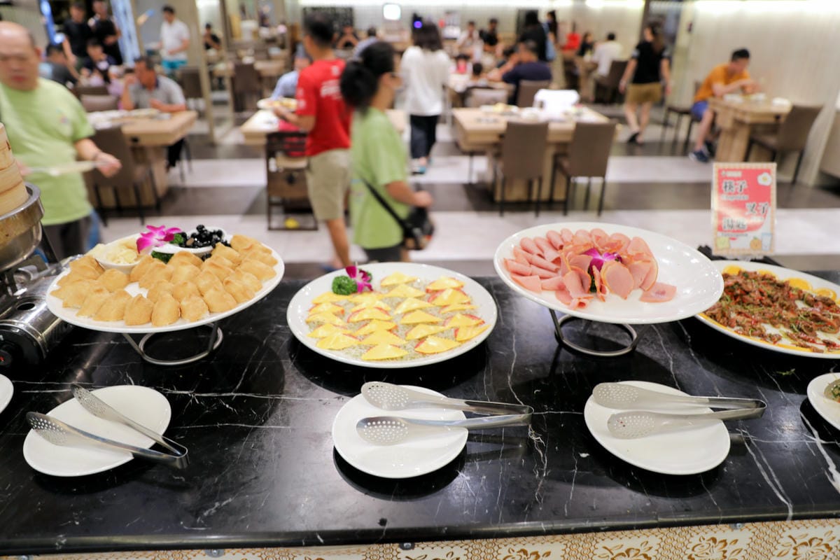 嘉義住宿｜尊皇大飯店 露天泳池高CP值飯店，嘉義親子旅遊住宿推薦！