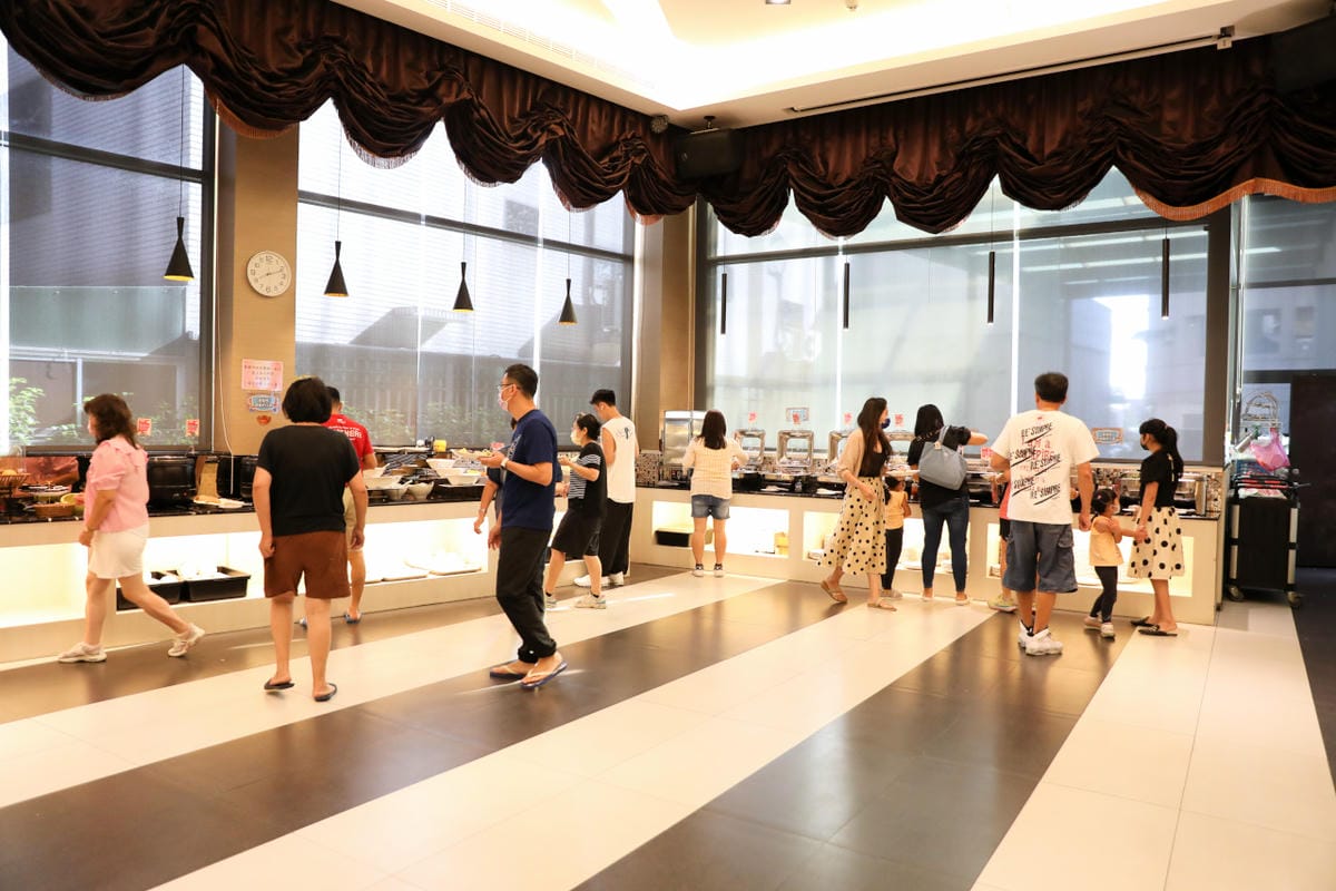 嘉義住宿｜尊皇大飯店 露天泳池高CP值飯店，嘉義親子旅遊住宿推薦！