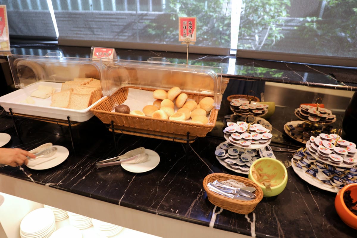 嘉義住宿｜尊皇大飯店 露天泳池高CP值飯店，嘉義親子旅遊住宿推薦！