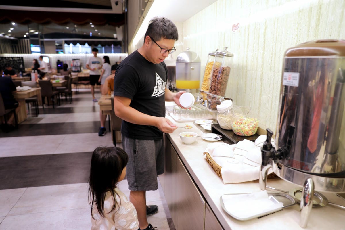 嘉義住宿｜尊皇大飯店 露天泳池高CP值飯店，嘉義親子旅遊住宿推薦！