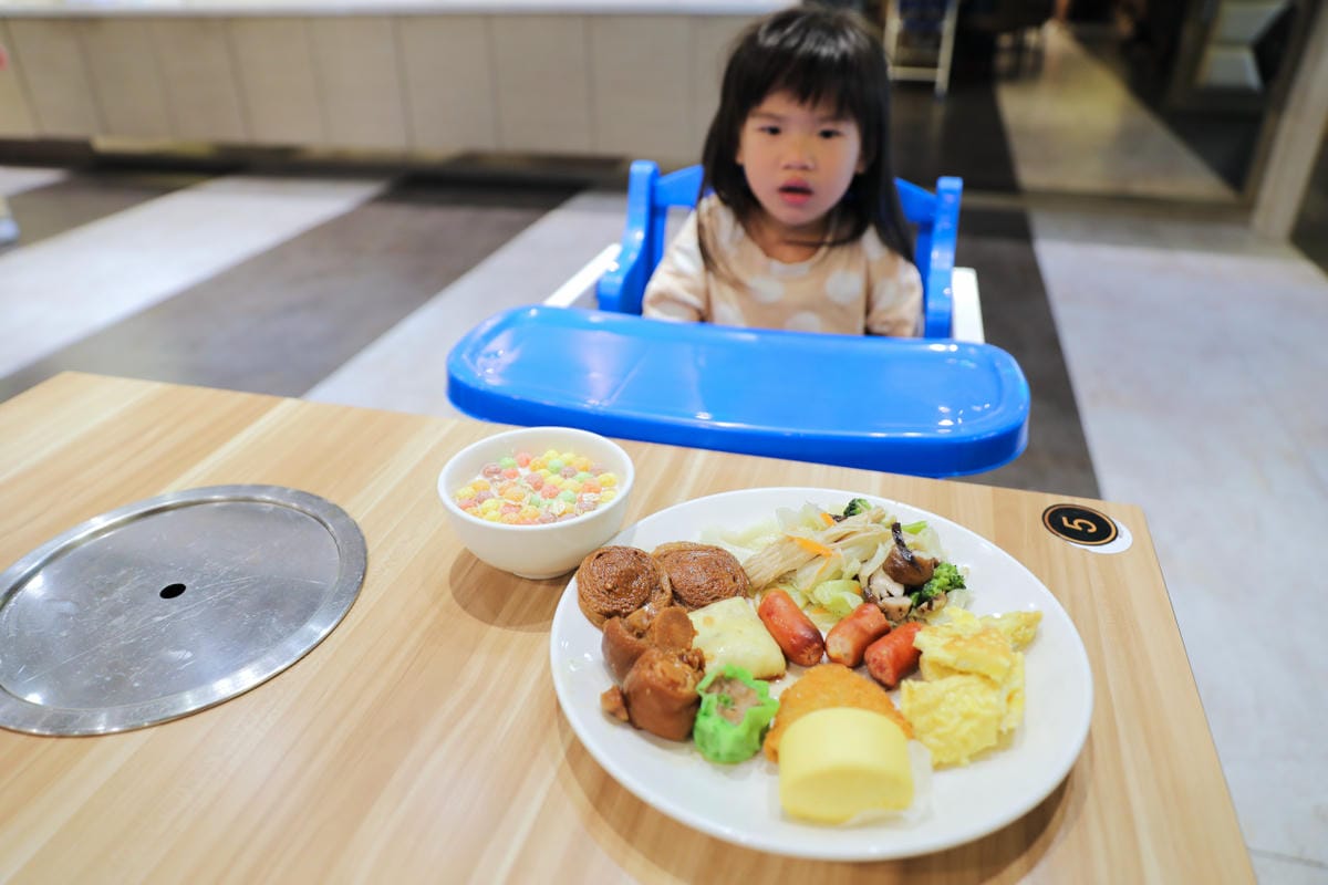 嘉義住宿｜尊皇大飯店 露天泳池高CP值飯店，嘉義親子旅遊住宿推薦！