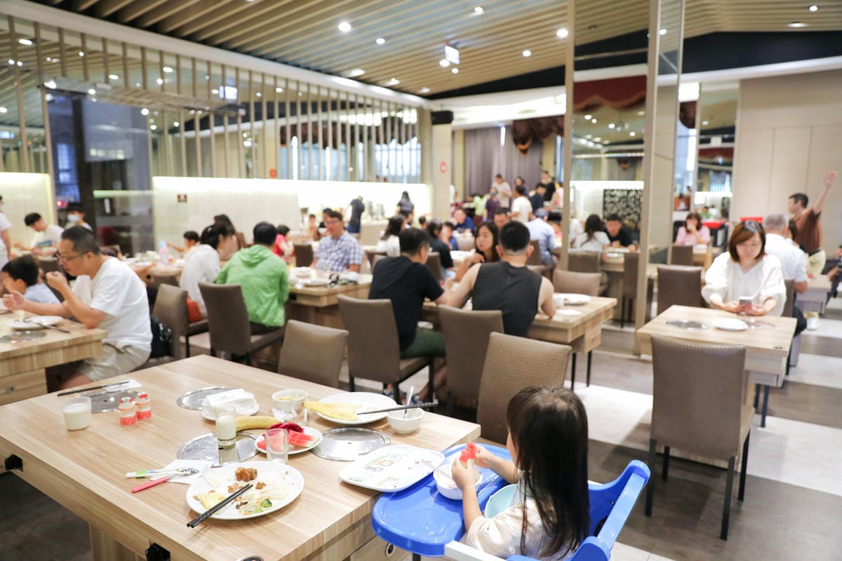 嘉義住宿｜尊皇大飯店 露天泳池高CP值飯店，嘉義親子旅遊住宿推薦！