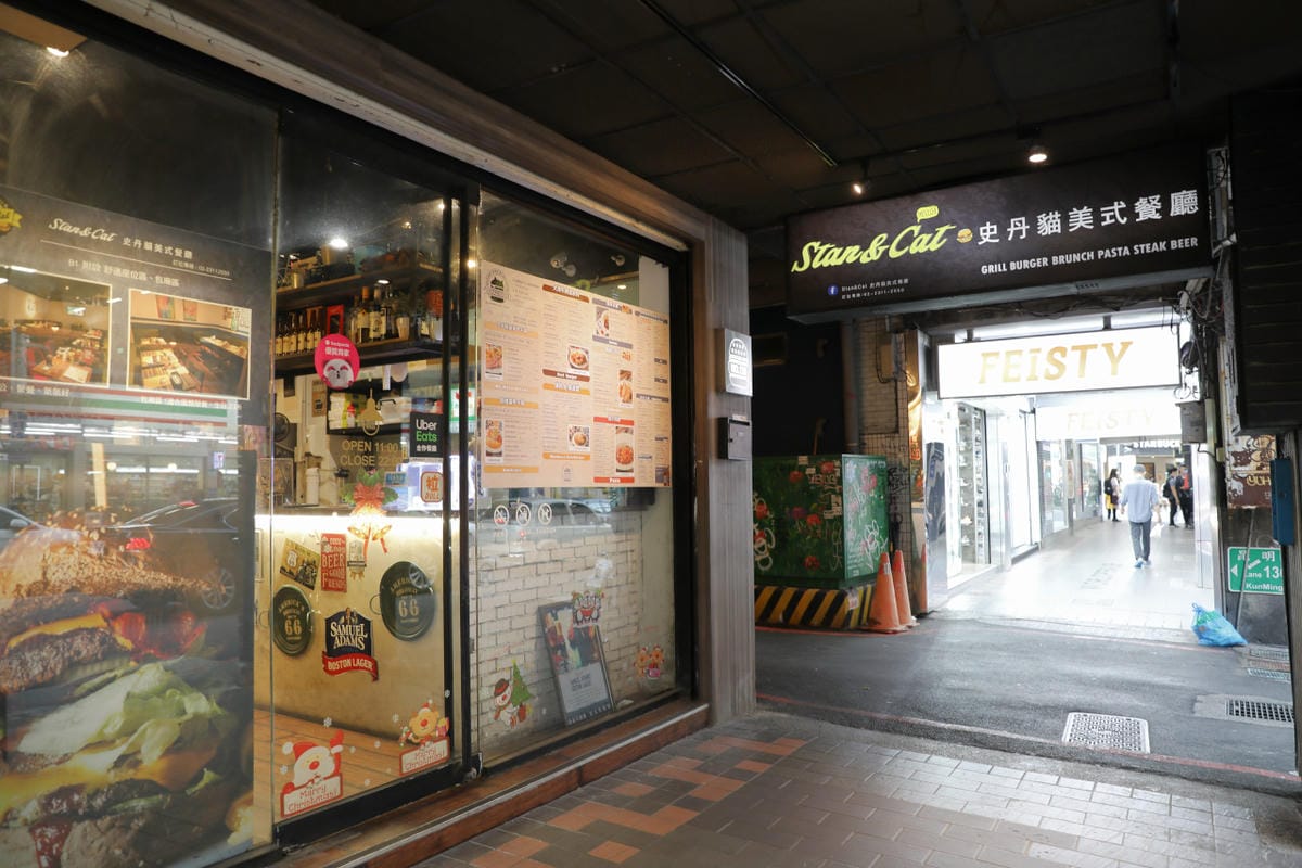 台北食記|西門町超好吃漢堡推薦!Stan & Cat 史丹貓美式餐廳(西門店) 義大利麵、調酒,西門町聚餐推薦! - 第4張圖 台北食記|西門町超好吃漢堡推薦!Stan & Cat 史丹貓美式餐廳(西門店) 義大利麵、調酒,西門町聚餐推薦!