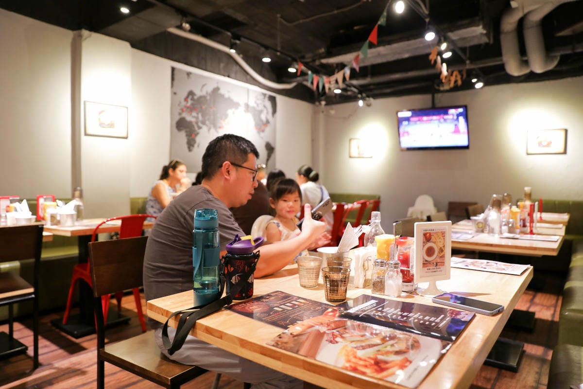 台北食記|西門町超好吃漢堡推薦!Stan & Cat 史丹貓美式餐廳(西門店) 義大利麵、調酒,西門町聚餐推薦! - 第7張圖 台北食記|西門町超好吃漢堡推薦!Stan & Cat 史丹貓美式餐廳(西門店) 義大利麵、調酒,西門町聚餐推薦!