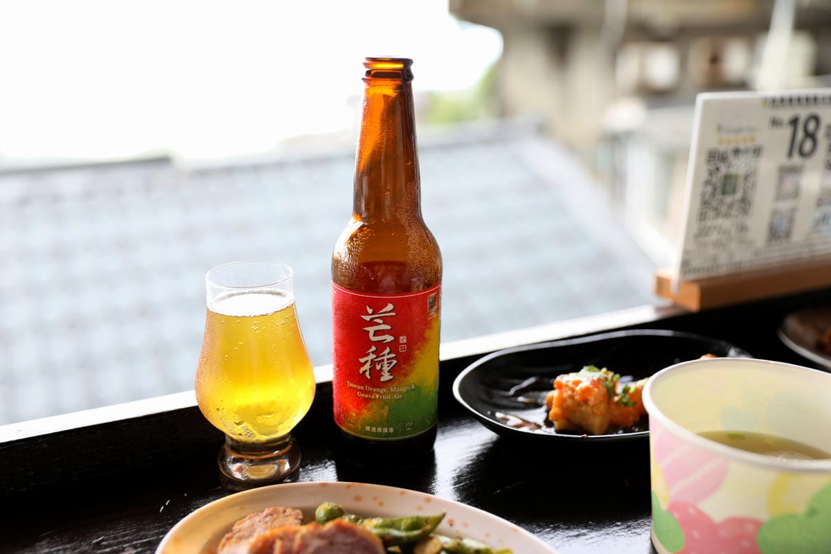 新北旅遊｜九份美食購物一日遊推薦！觀光客必吃美食-九份街角傳統小吃、賴阿婆芋園，想買平價舒適的鞋子就到Fun Shop 富發牌九份店！