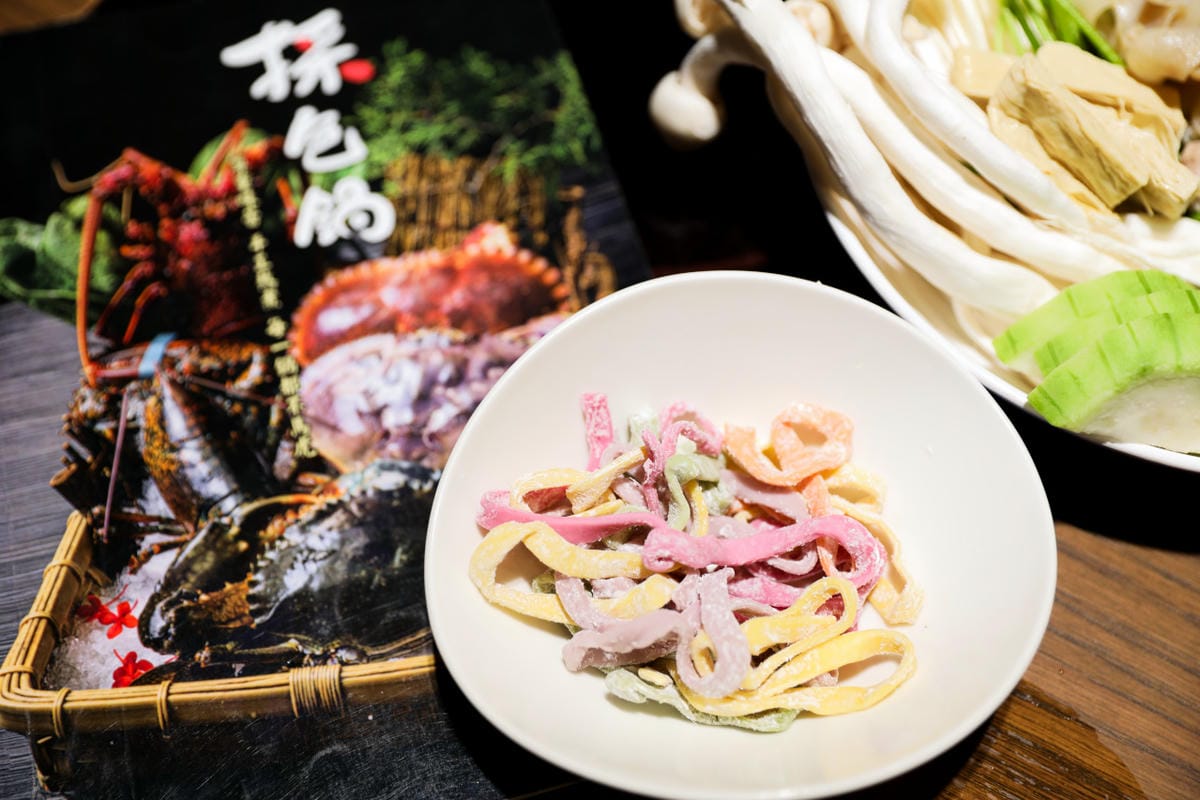 新北食記｜林口海鮮火鍋推薦！採色鍋 小確幸暖心鍋物 自助式吃到飽火鍋