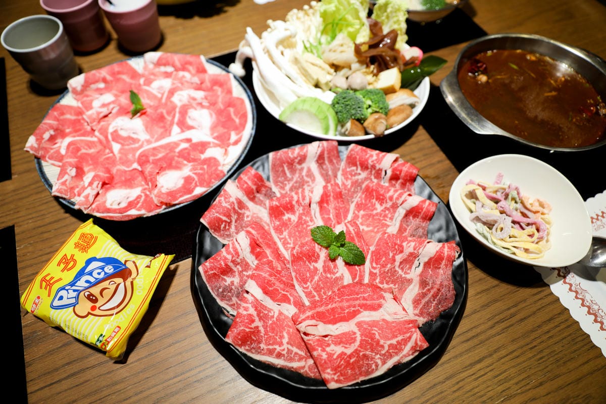 新北食記｜林口海鮮火鍋推薦！採色鍋 小確幸暖心鍋物 自助式吃到飽火鍋