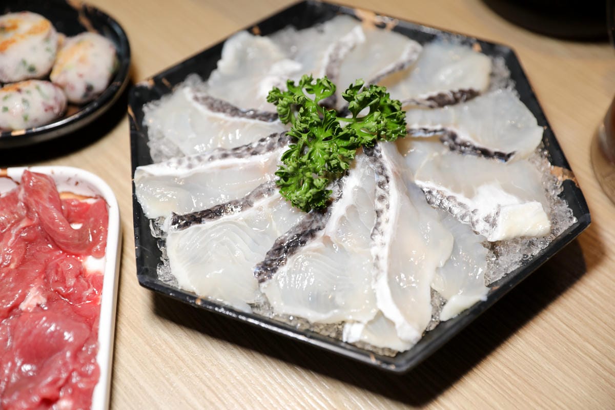台北食記｜內湖麻辣火鍋推薦！四川龍府放感情麻辣鴛鴦火鍋 生日聚餐美食推薦！生日蝦、生日干貝送好送滿～