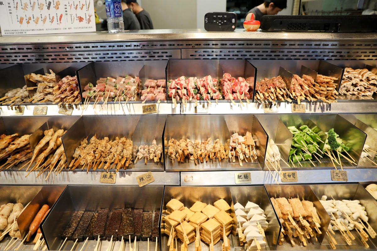 台北食記｜內湖737巷美食推薦！焦糖楓串燒漢方無烟撒粉 非油炸燒烤