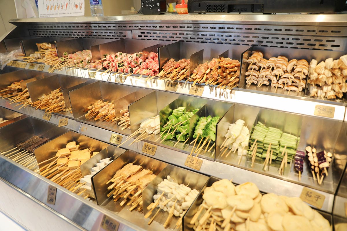 台北食記｜內湖737巷美食推薦！焦糖楓串燒漢方無烟撒粉 非油炸燒烤