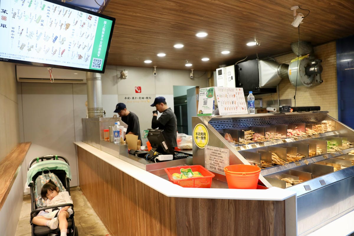 台北食記｜內湖737巷美食推薦！焦糖楓串燒漢方無烟撒粉 非油炸燒烤