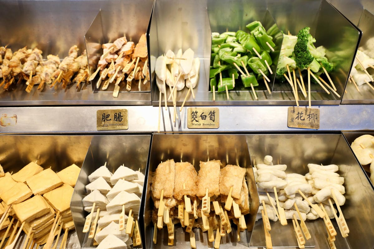 台北食記｜內湖737巷美食推薦！焦糖楓串燒漢方無烟撒粉 非油炸燒烤
