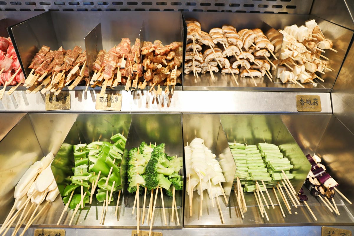 台北食記｜內湖737巷美食推薦！焦糖楓串燒漢方無烟撒粉 非油炸燒烤