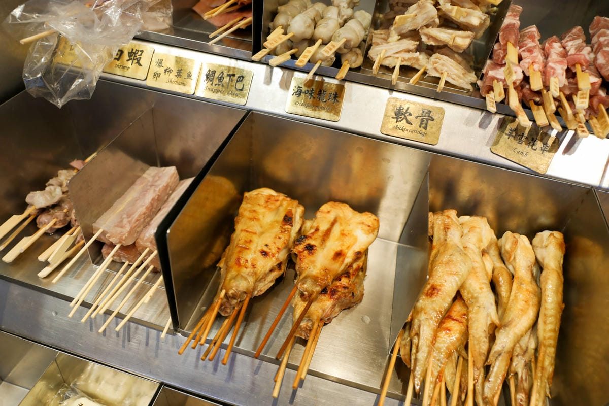 台北食記｜內湖737巷美食推薦！焦糖楓串燒漢方無烟撒粉 非油炸燒烤