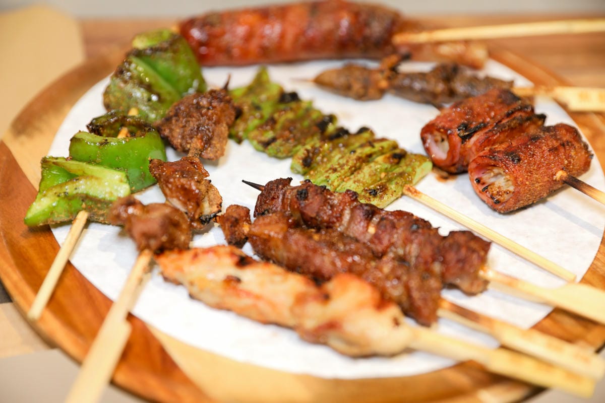 台北食記｜內湖737巷美食推薦！焦糖楓串燒漢方無烟撒粉 非油炸燒烤