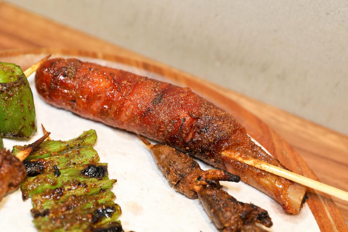 台北食記｜內湖737巷美食推薦！焦糖楓串燒漢方無烟撒粉 非油炸燒烤