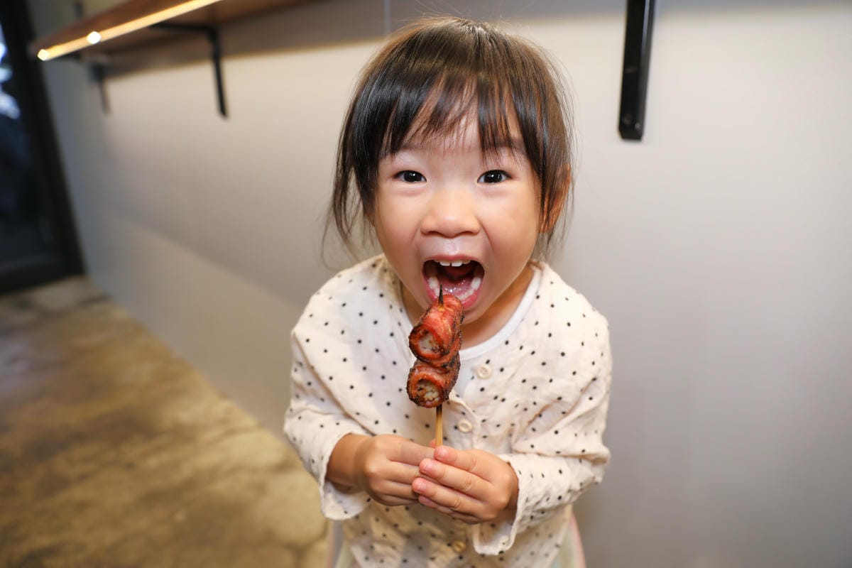 台北食記｜內湖737巷美食推薦！焦糖楓串燒漢方無烟撒粉 非油炸燒烤