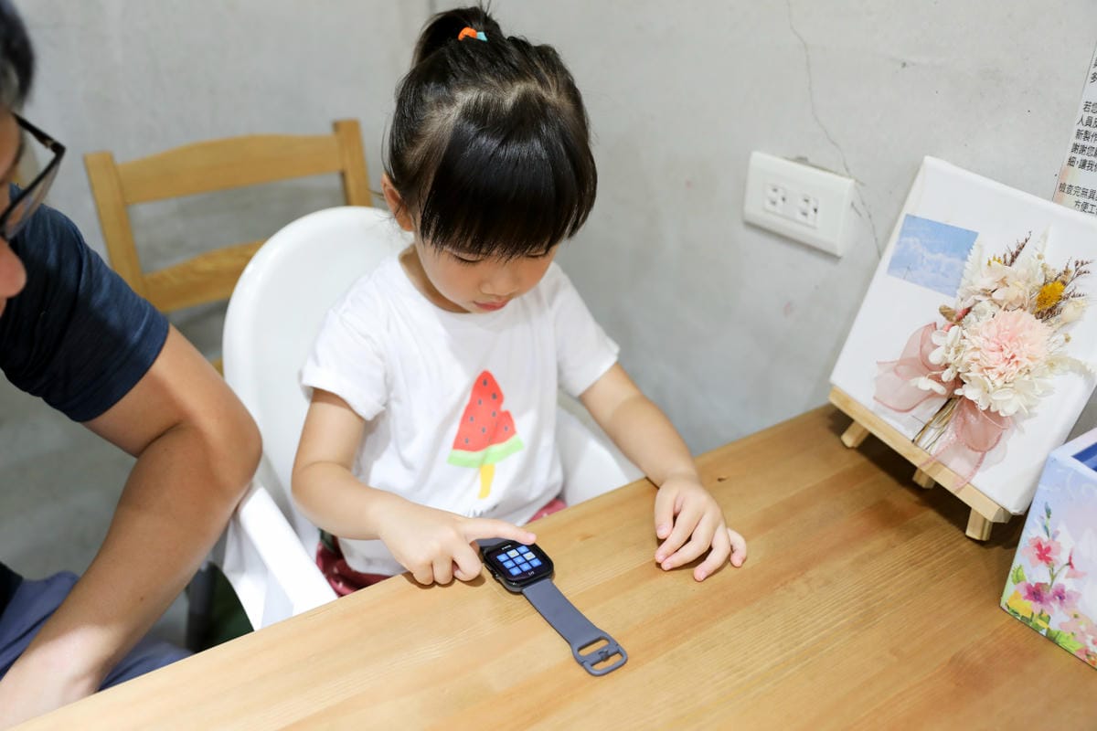 3C開箱｜Amazfit 華米BIP 5 大螢幕健康智慧手錶 配備1.91英吋大螢幕、超強續航力，支援藍牙通話及Line訊息