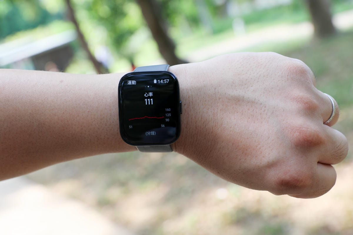 3C開箱｜Amazfit 華米BIP 5 大螢幕健康智慧手錶 配備1.91英吋大螢幕、超強續航力，支援藍牙通話及Line訊息