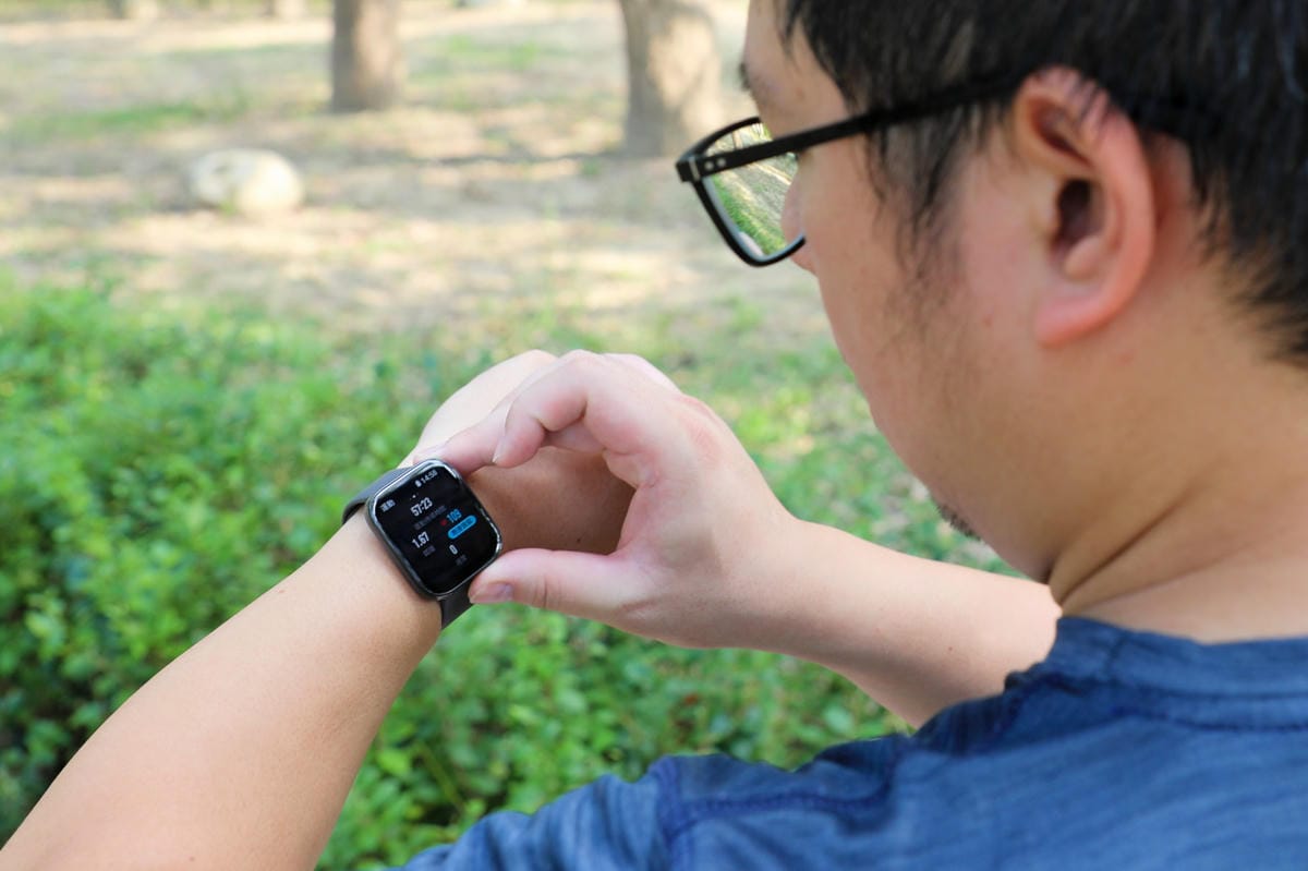 3C開箱｜Amazfit 華米BIP 5 大螢幕健康智慧手錶 配備1.91英吋大螢幕、超強續航力，支援藍牙通話及Line訊息