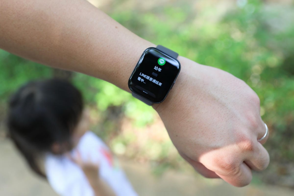 3C開箱｜Amazfit 華米BIP 5 大螢幕健康智慧手錶 配備1.91英吋大螢幕、超強續航力，支援藍牙通話及Line訊息