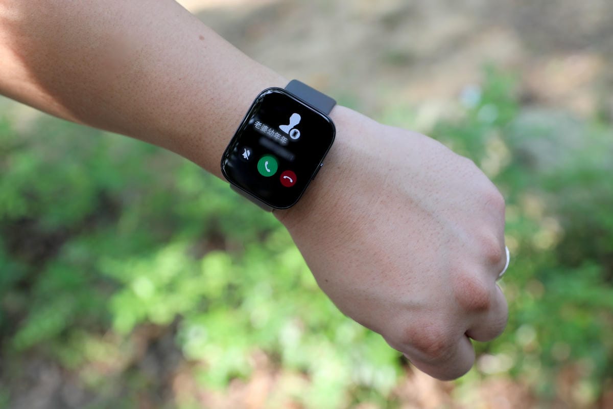 3C開箱｜Amazfit 華米BIP 5 大螢幕健康智慧手錶 配備1.91英吋大螢幕、超強續航力，支援藍牙通話及Line訊息