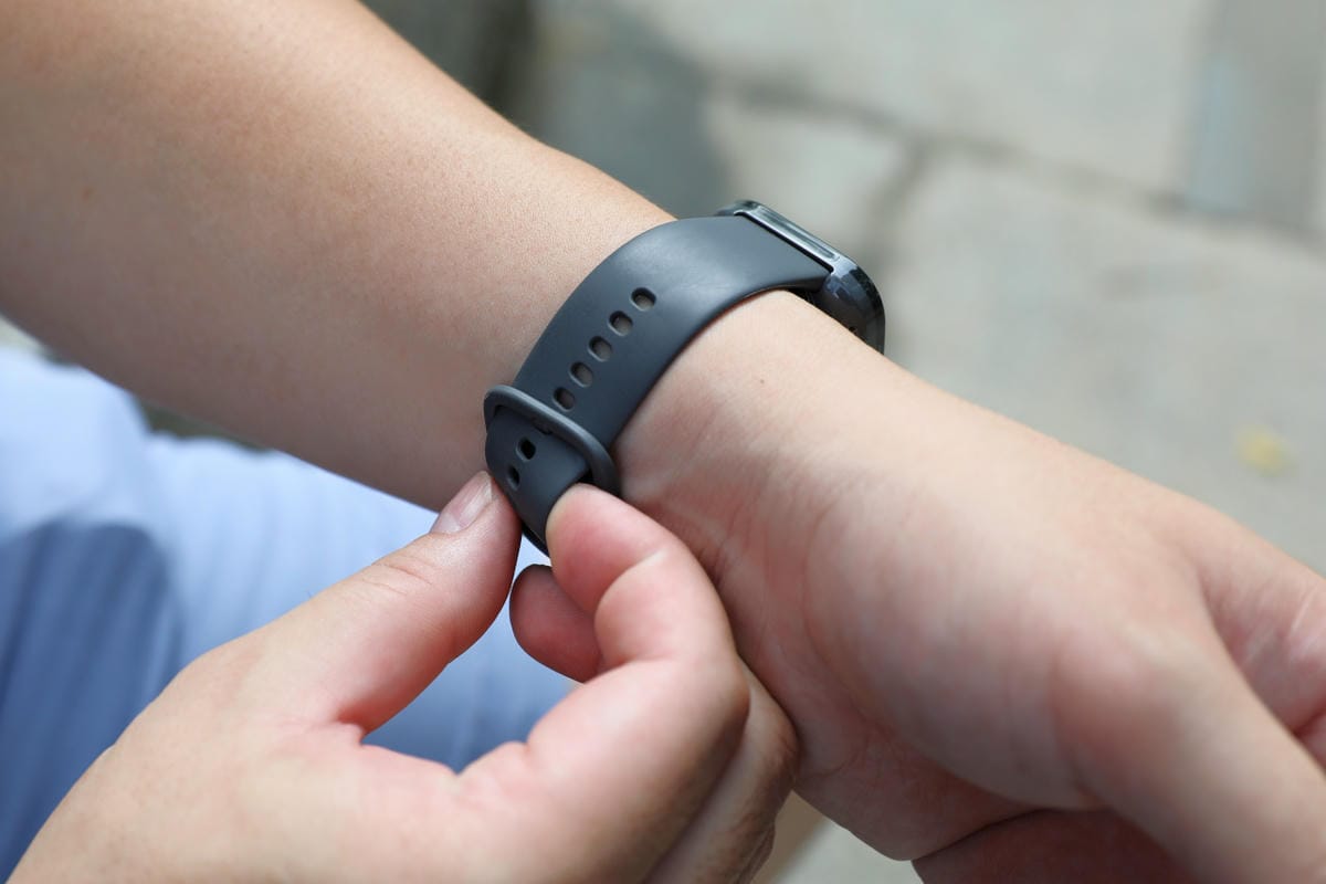 3C開箱｜Amazfit 華米BIP 5 大螢幕健康智慧手錶 配備1.91英吋大螢幕、超強續航力，支援藍牙通話及Line訊息