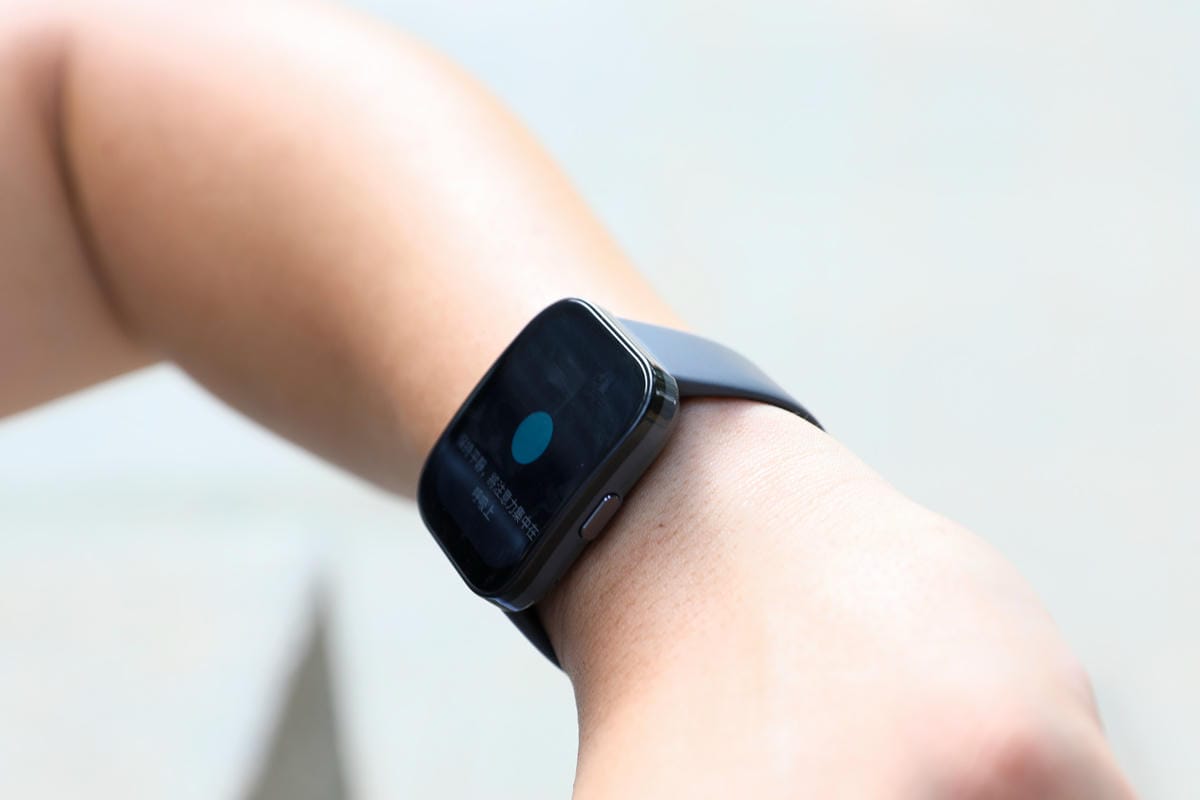 3C開箱｜Amazfit 華米BIP 5 大螢幕健康智慧手錶 配備1.91英吋大螢幕、超強續航力，支援藍牙通話及Line訊息