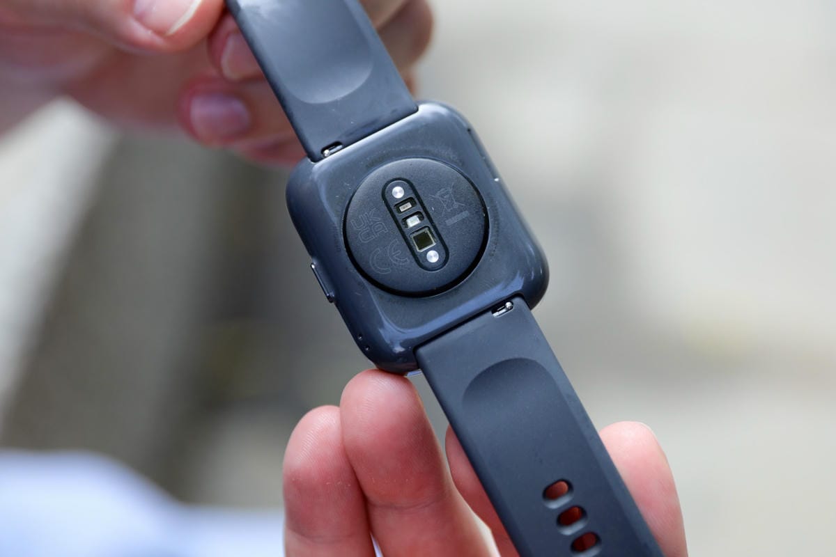 3C開箱｜Amazfit 華米BIP 5 大螢幕健康智慧手錶 配備1.91英吋大螢幕、超強續航力，支援藍牙通話及Line訊息