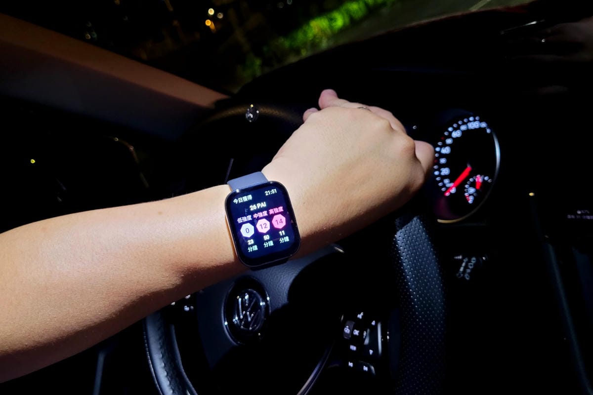 3C開箱｜Amazfit 華米BIP 5 大螢幕健康智慧手錶 配備1.91英吋大螢幕、超強續航力，支援藍牙通話及Line訊息