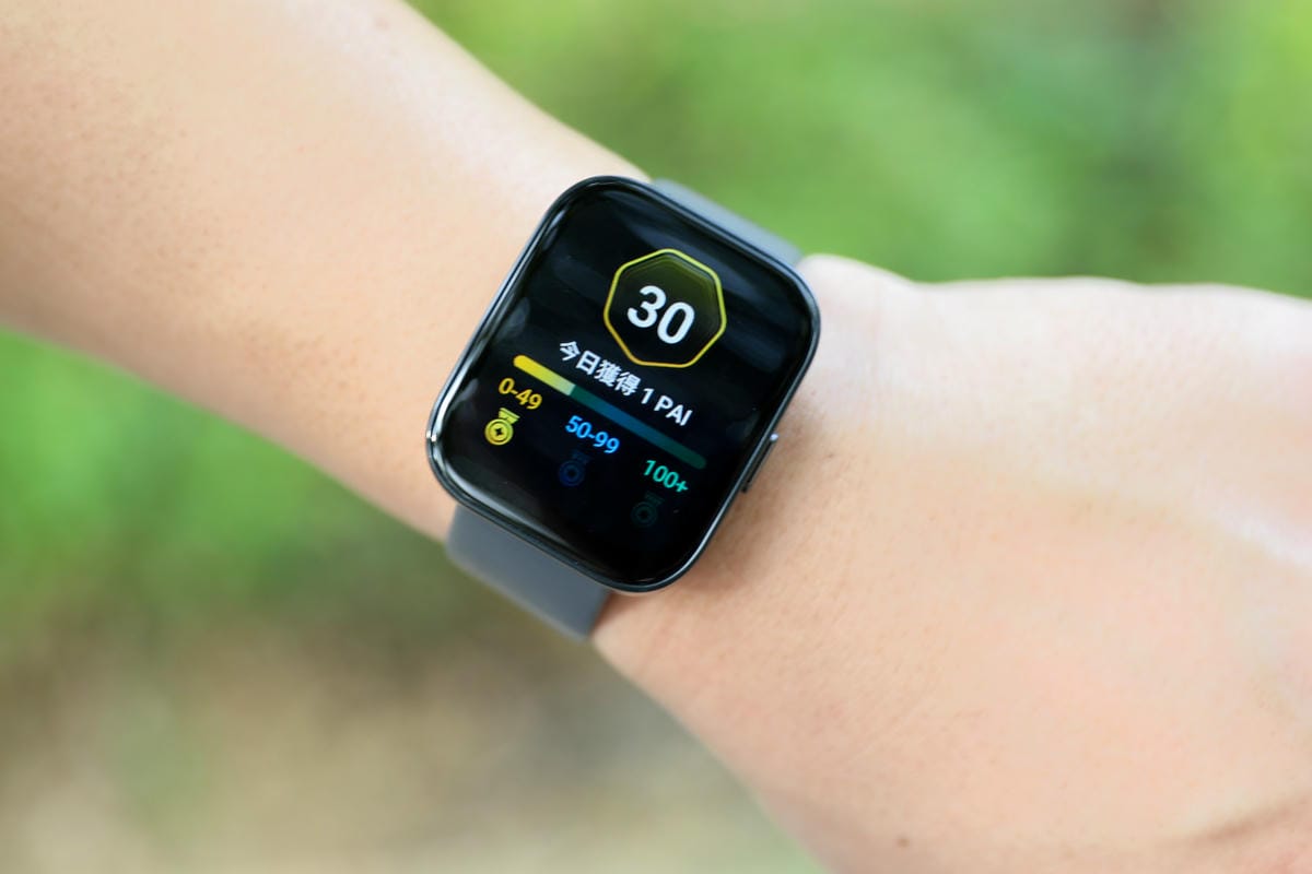 3C開箱｜Amazfit 華米BIP 5 大螢幕健康智慧手錶 配備1.91英吋大螢幕、超強續航力，支援藍牙通話及Line訊息