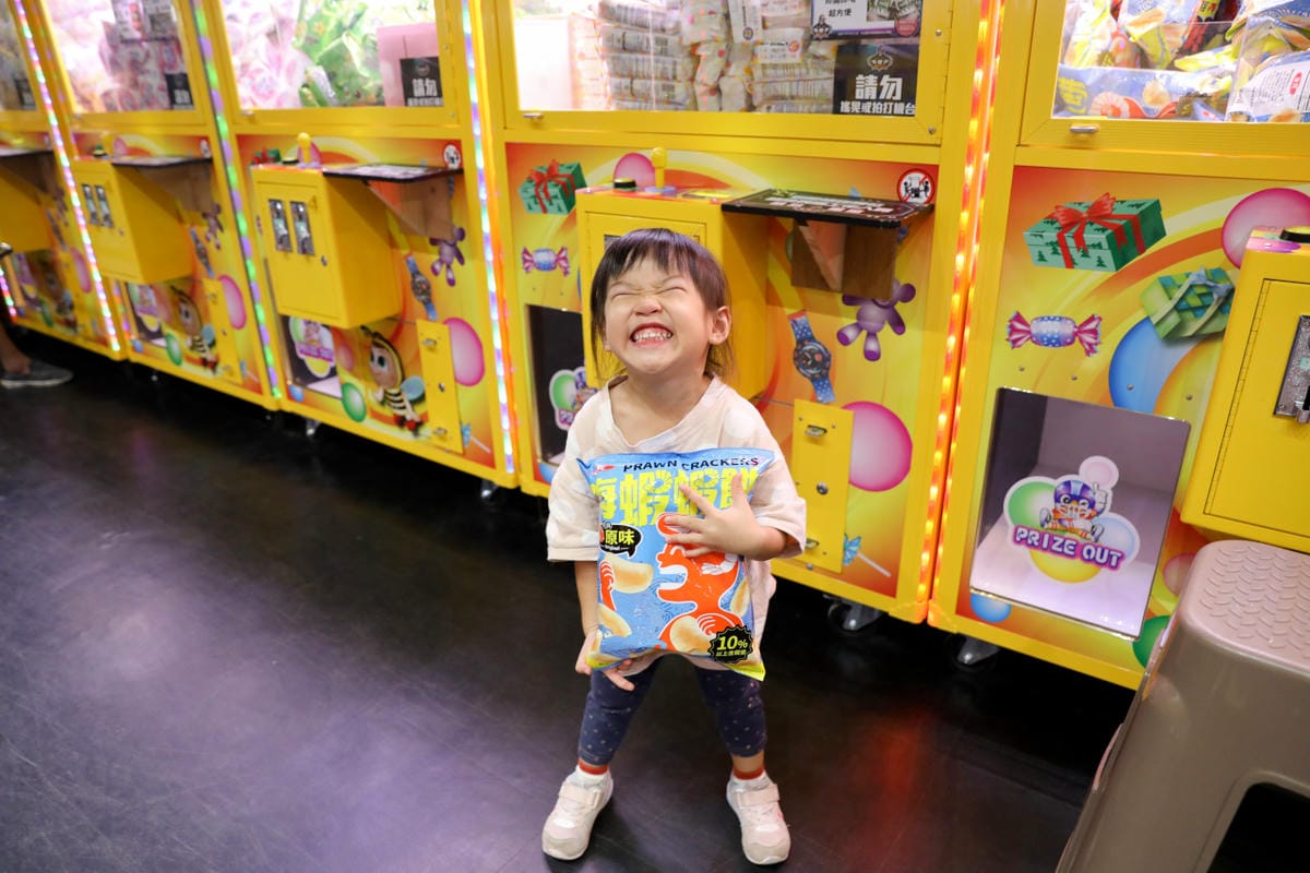 台南旅遊|台南親子一日遊美食景點!永康夾舖子遊樂園 親子友善、新手友善 夾娃娃機、夾零食機推薦! - 第44張圖 台南旅遊|台南親子一日遊美食景點!永康夾舖子遊樂園 親子友善、新手友善 夾娃娃機、夾零食機推薦!