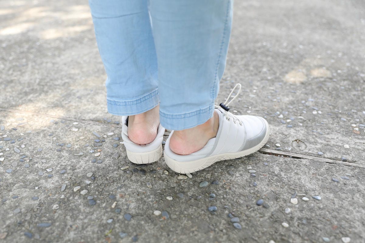 女鞋｜Bonjour防潑水足部減壓機能鞋推薦！(防潑水升級)足部減壓，3D步態平衡健康機能鞋