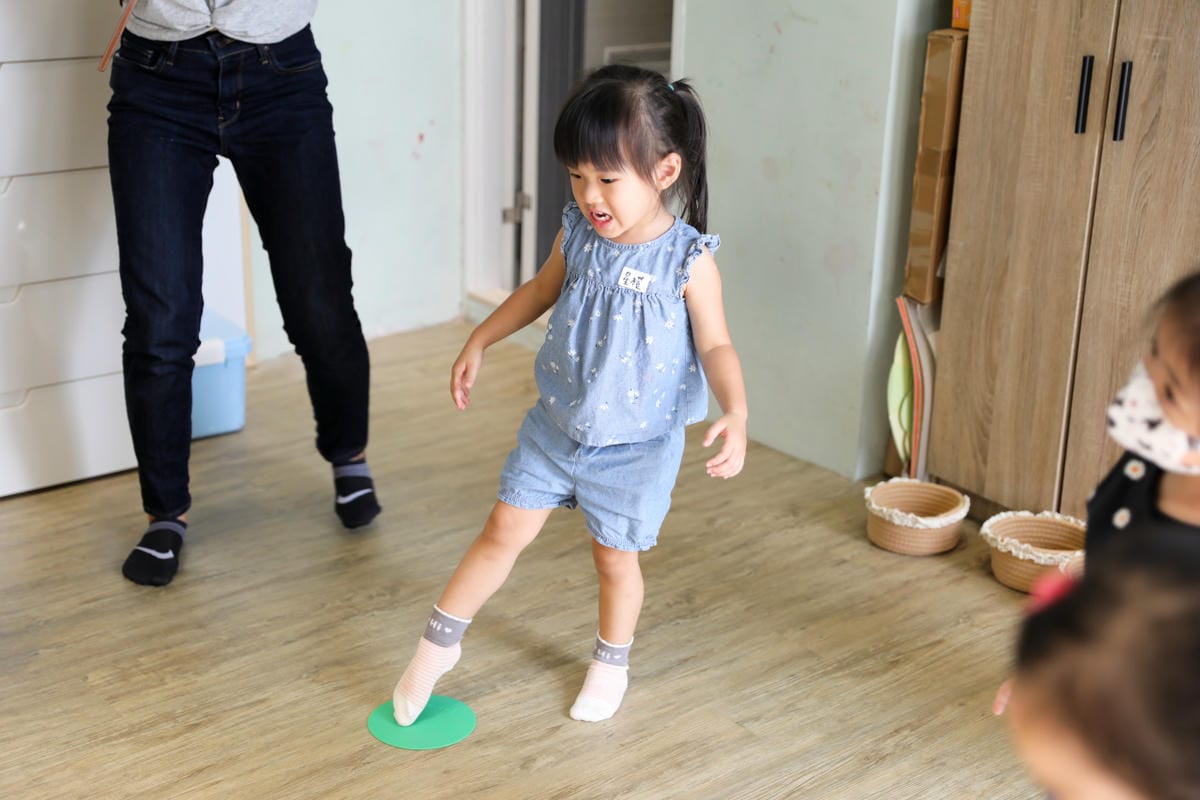親子育兒|板橋親子課程!小尾巴創藝空間 Little Tail Kids 煒煒老師 兒童音樂美術課程《中秋節》月亮感官盆 x 節慶音樂 - 第19張圖 親子育兒|板橋親子課程!小尾巴創藝空間 Little Tail Kids 煒煒老師 兒童音樂美術課程《中秋節》月亮感官盆 x 節慶音樂
